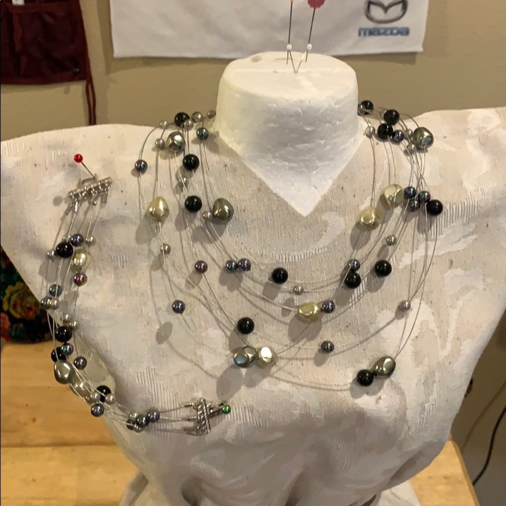 Fifth Avenue floating pearlsNecklace, brac…